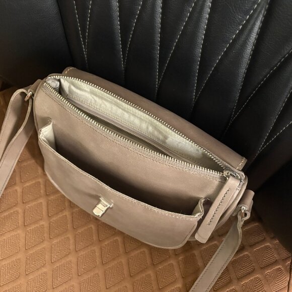 Roots Riverside Tribe Leather Crossbody Bag - Picture 3 of 4